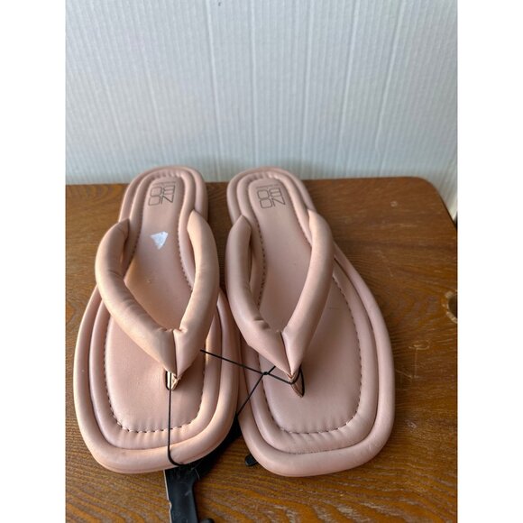 No Boundaries Women's Fluffy Flip Flops Flat Sandals Size 10 Sku 2938 - Picture 2 of 6